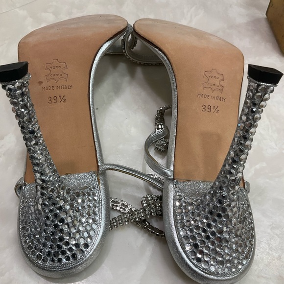 Manolo Blahnik Rhinestone Ankle Strap 4.25”Stiletto Sandal Crystal Heels, Sz 8.5 - Picture 13 of 16
